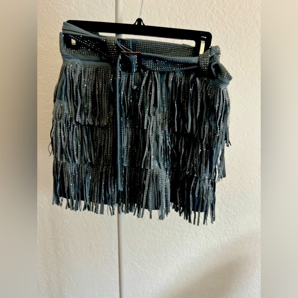 Suede skirt with fringe and sparkle.